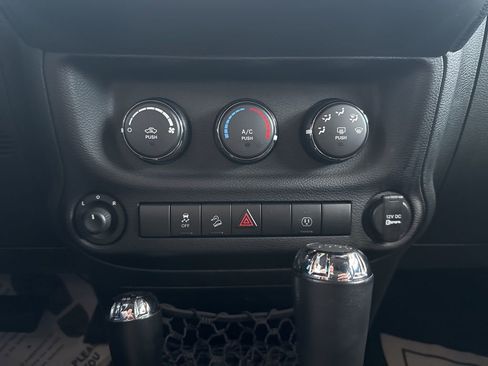 Used 2013 Jeep Wrangler Unlimited Sahara w/ Trailer Tow Group image 15