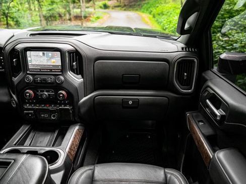 Used 2021 GMC Sierra 2500 Denali w/ Denali Black Diamond Edition AWD/4WD image 23