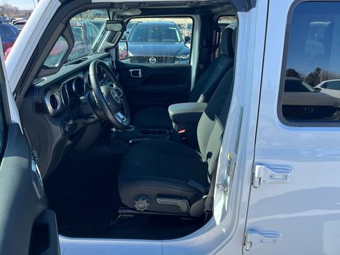 Used 2021 Jeep Wrangler Unlimited Sahara w/ Cold Weather Group image 11