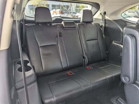 Used 2022 Toyota Highlander Limited image 15