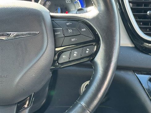 Used 2020 Chrysler Pacifica Touring-L w/ Advanced Safetytec Group image 5