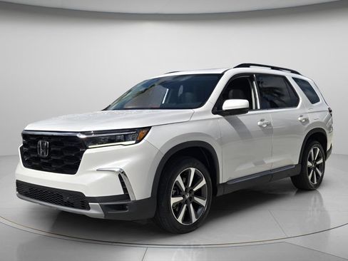 Used 2023 Honda Pilot Touring image 9