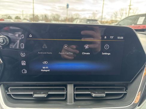 Used 2025 Chevrolet Trax LT w/ LT Convenience Package image 18