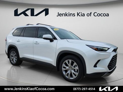 Used 2025 Toyota Grand Highlander FWD image 1