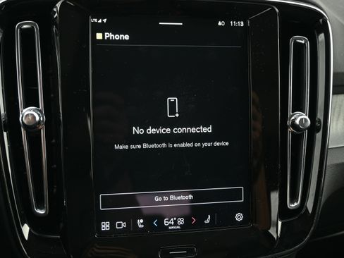 Used 2025 Volvo XC40 B5 Core image 34