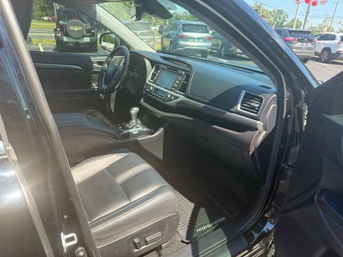 Used 2018 Toyota Highlander SE image 52