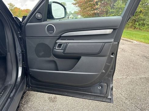 New 2024 Land Rover Discovery Dynamic SE image 12