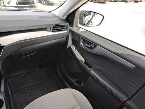 Used 2022 Ford Escape SE w/ Cold Weather Package image 17