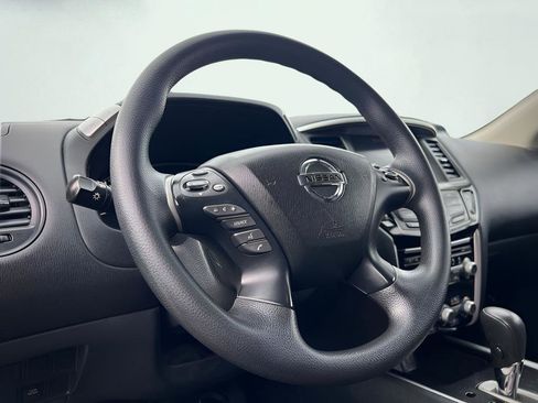 Used 2019 Nissan Pathfinder S image 37