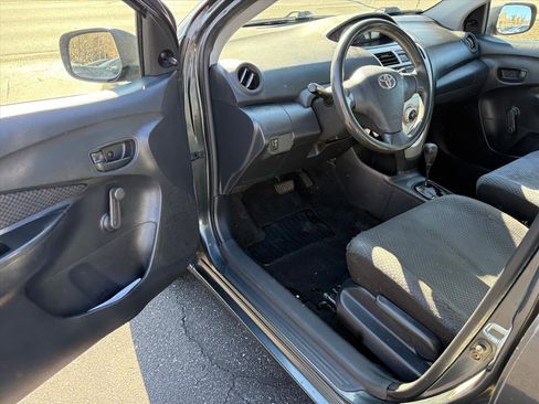 Used 2007 Toyota Yaris Base image 10