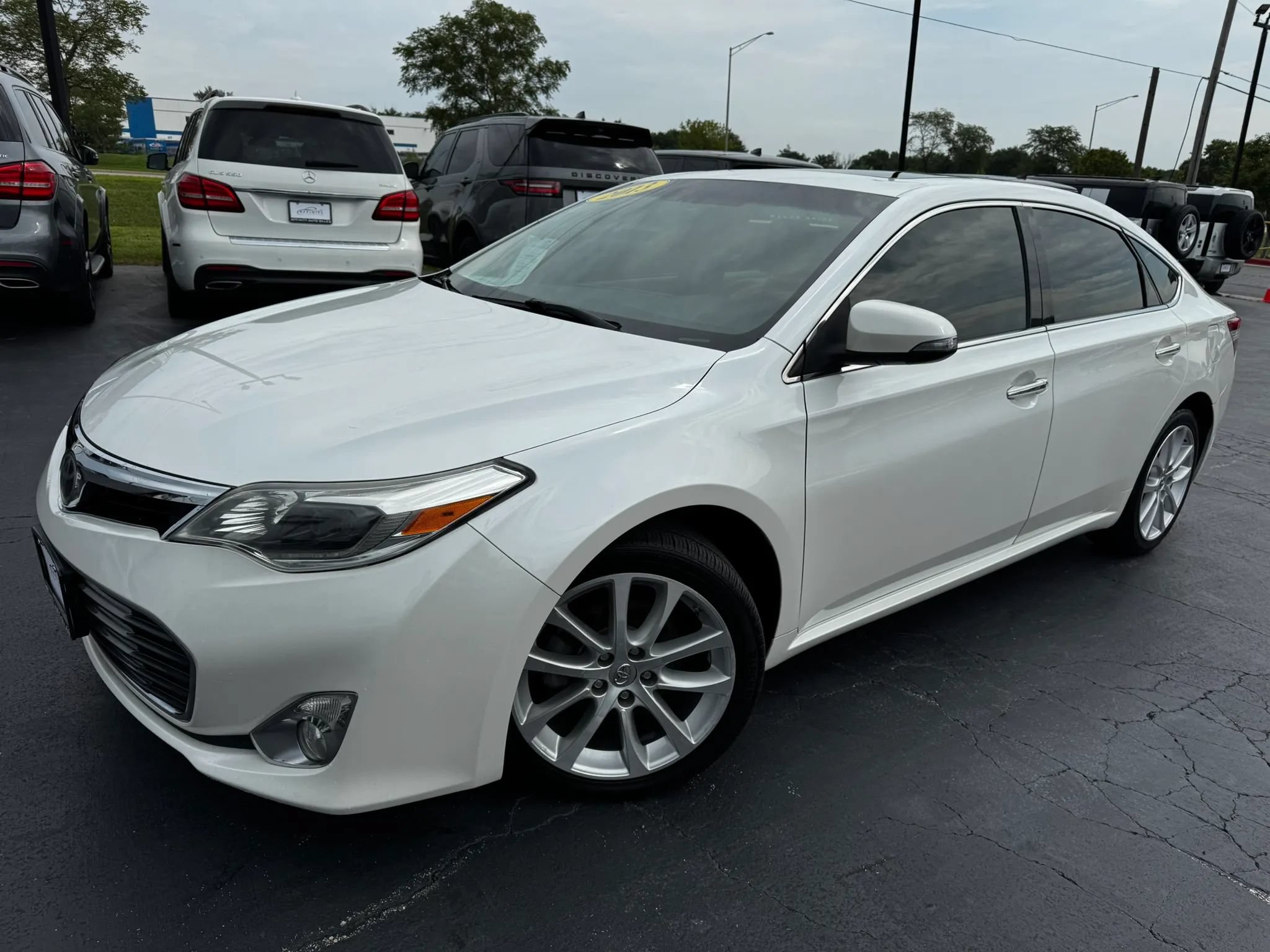 Used 2013 Toyota Avalon Limited w/ Technology Pkg FWD image 1