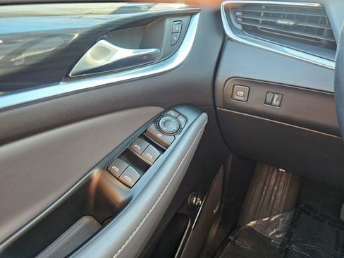 Used 2023 Buick Enclave Essence image 40