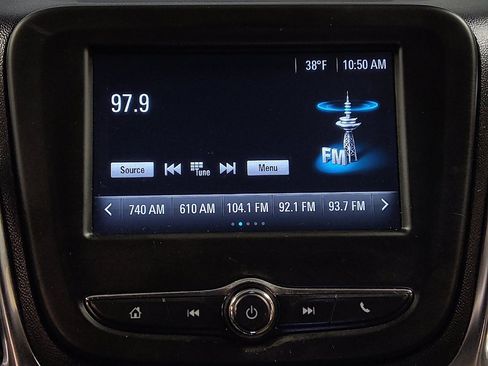 Used 2018 Chevrolet Equinox LS image 25