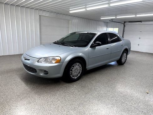 Used 2002 Chrysler Sebring LX image 3
