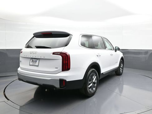 Used 2024 Kia Telluride LX AWD/4WD image 6
