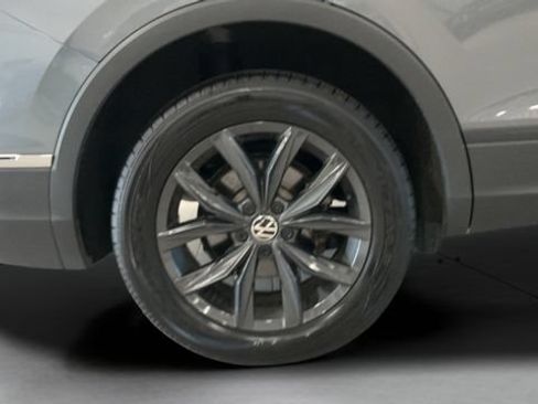 Certified 2024 Volkswagen Tiguan SE AWD/4WD image 27