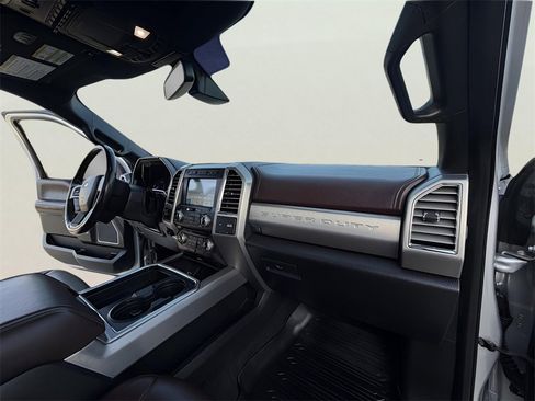 Used 2017 Ford F250 Platinum w/ Platinum Ultimate Package image 18