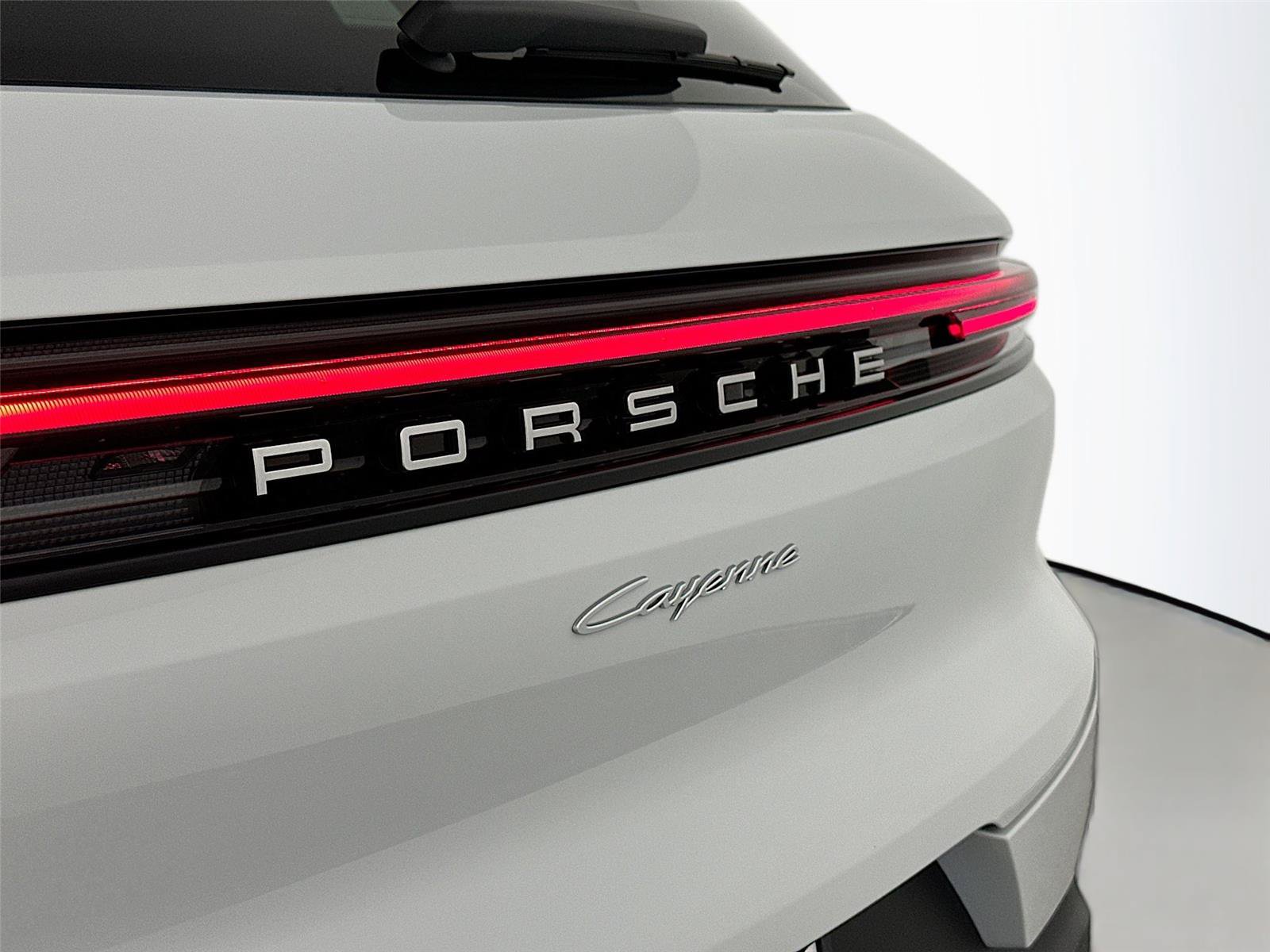 Certified 2026 Porsche Cayenne AWD/4WD image 17