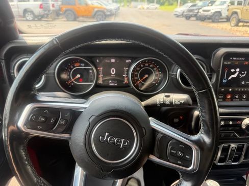 Used 2020 Jeep Wrangler Unlimited Sahara w/ Dual Top Group AWD/4WD image 20