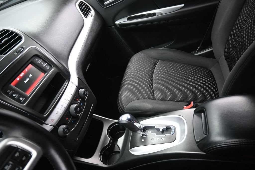 Used 2019 Dodge Journey SE w/ Connectivity Group FWD image 16