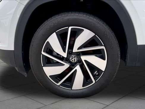 Used 2024 Volkswagen Atlas SE FWD image 11