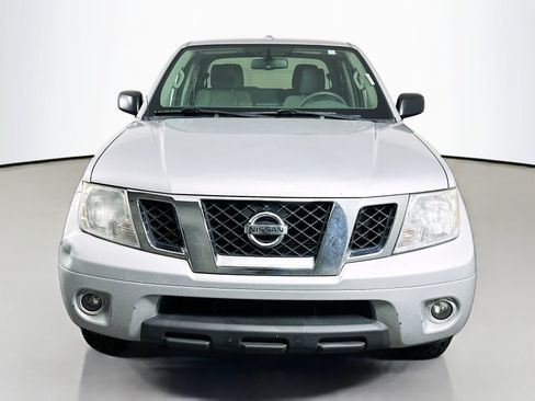 Used 2013 Nissan Frontier SV w/ SV Value Truck Pkg AWD/4WD image 2