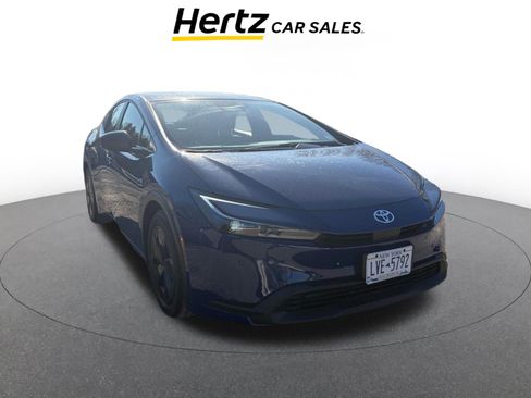 Used 2025 Toyota Prius LE image 1