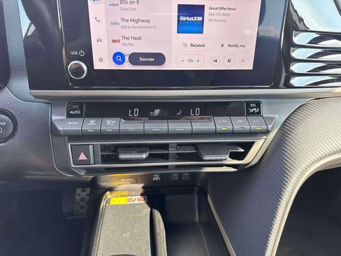 Used 2025 Toyota Camry SE FWD image 31