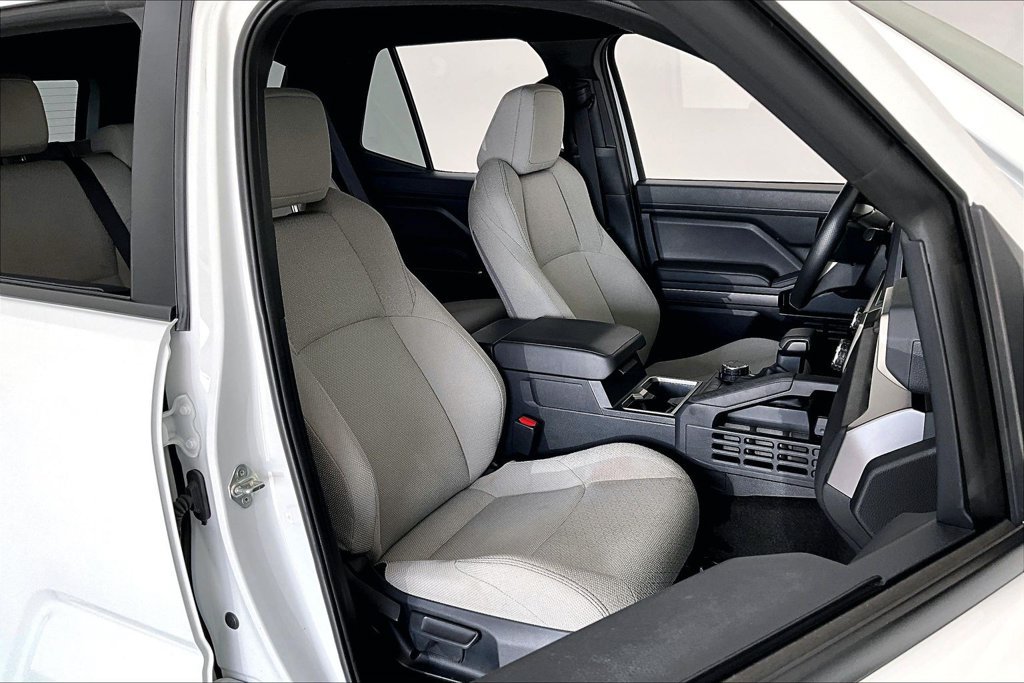 Used 2025 Toyota 4Runner SR5 AWD/4WD image 9