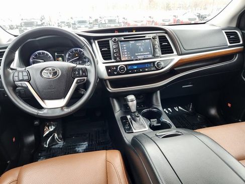 Used 2019 Toyota Highlander Limited image 9