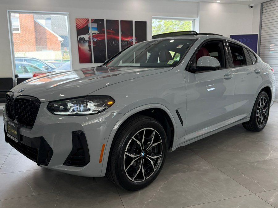Used 2023 BMW X4 xDrive30i w/ M Sport Package AWD/4WD image 4
