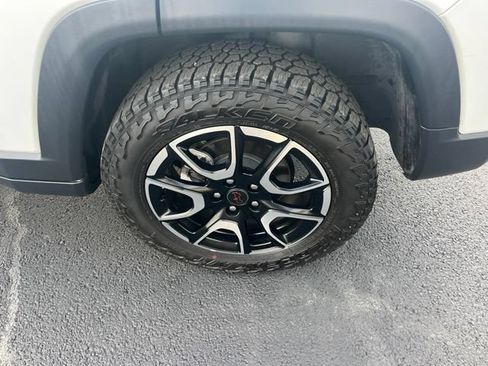 Used 2025 Jeep Compass Trailhawk AWD/4WD image 19