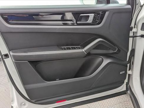 Used 2019 Porsche Cayenne image 12