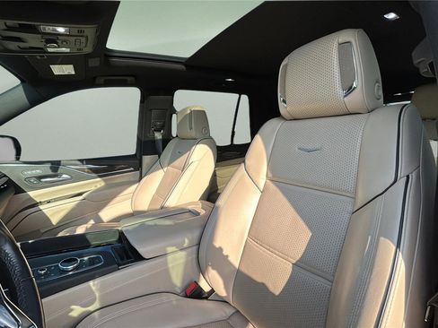 Used 2024 Cadillac Escalade Premium Luxury RWD image 12