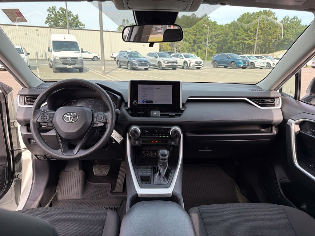 Used 2024 Toyota RAV4 LE AWD/4WD image 8