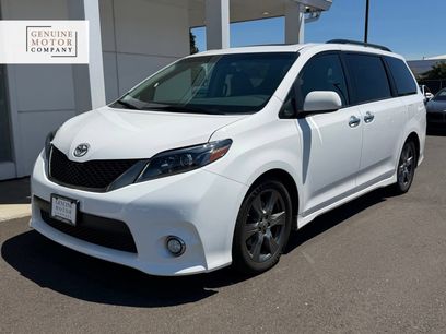 Used 2017 Toyota Sienna SE