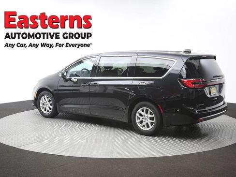 Used 2023 Chrysler Pacifica Touring-L FWD image 65