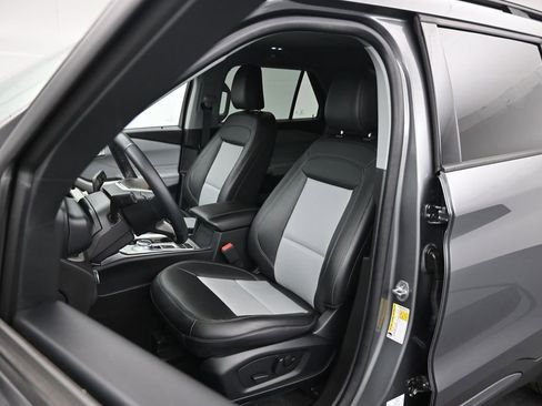 Used 2023 Ford Explorer XLT w/ Equipment Group 202A RWD image 9