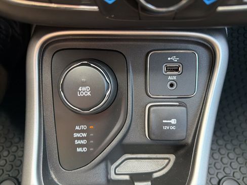 Used 2018 Jeep Compass Latitude w/ Popular Equipment Group AWD/4WD image 22