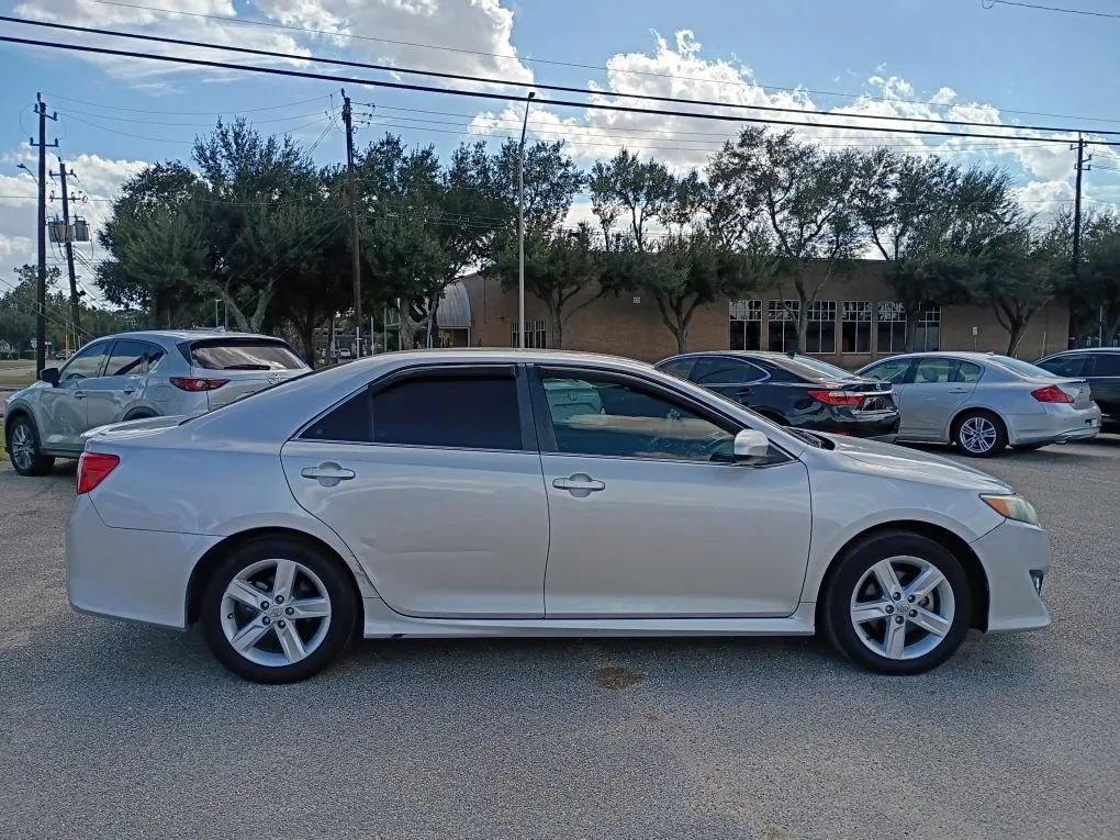 Used 2014 Toyota Camry SE FWD image 6
