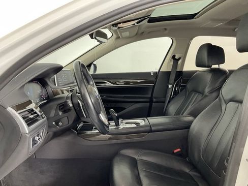 Used 2020 BMW 740i image 10