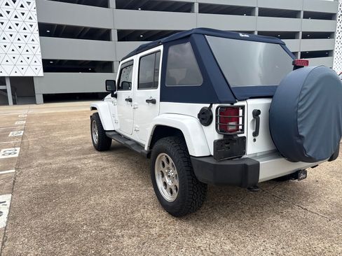 Used 2012 Jeep Wrangler Unlimited Sahara w/ Connectivity Group AWD/4WD image 6