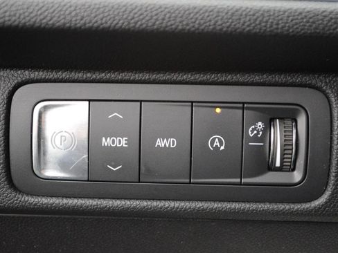 Used 2024 Chevrolet Traverse RS image 37