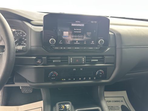 Used 2025 Nissan Pathfinder S image 10