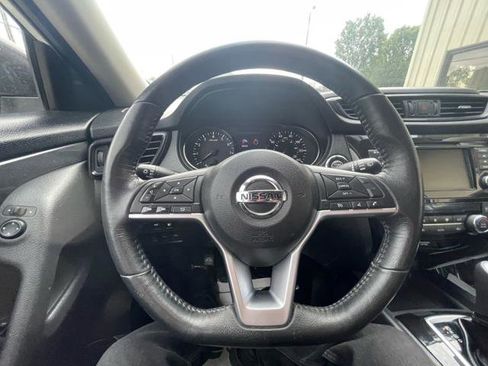 Used 2018 Nissan Rogue SV AWD/4WD image 18