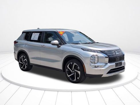 Used 2024 Mitsubishi Outlander SE FWD image 2