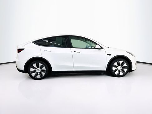 Used 2022 Tesla Model Y Long Range image 10