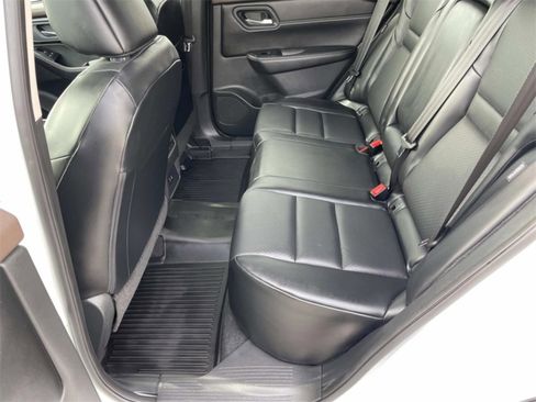 Used 2023 Nissan Rogue SV w/ SV Premium B Package image 11