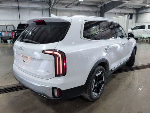 Used 2024 Kia Telluride EX w/ EX Captain's Chair Package AWD/4WD image 2