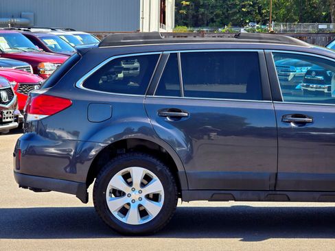 Used 2011 Subaru Outback 2.5i Premium AWD/4WD image 16